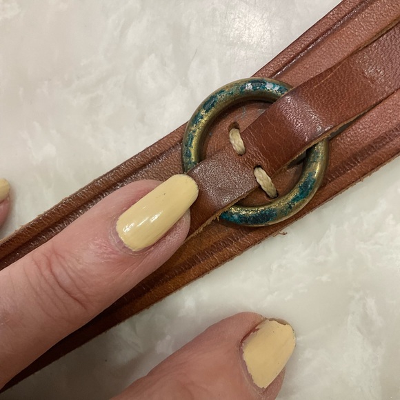 Leather belt with dark bronze buckle and circle detail, some tarnish, size small - Picture 7 of 10